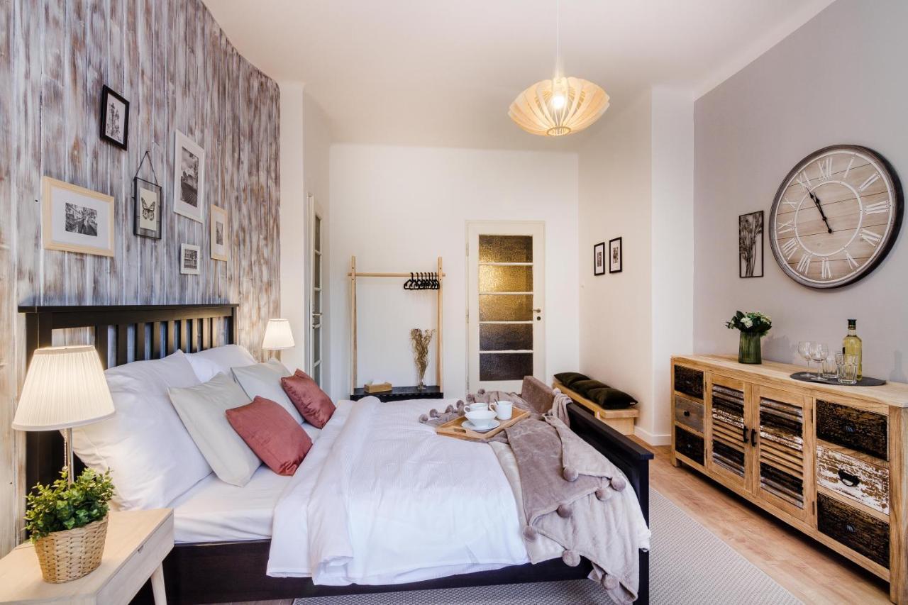 Apt In Prague Charles Bridge 1Km By Michal&Friends מראה חיצוני תמונה