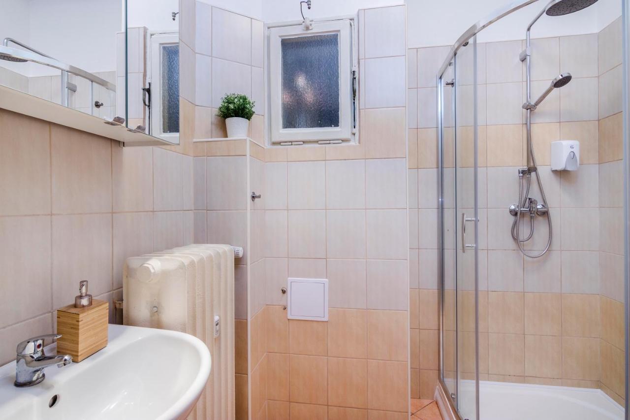 Apt In Prague Charles Bridge 1Km By Michal&Friends מראה חיצוני תמונה