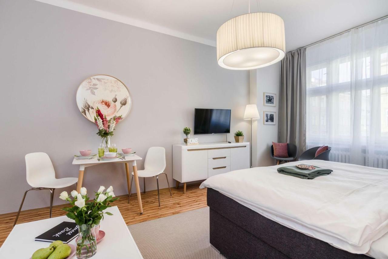 Apt In Prague Charles Bridge 1Km By Michal&Friends מראה חיצוני תמונה